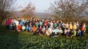 Aufstellung Gruppenfoto, noch ist die Sonne nicht hinterm Wald verschwunden