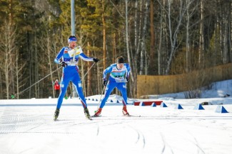 Auf dem Weg zum Sieg: Der russische Startläufer Andrey Grigoriev (li.)  wechselt auf Kirill Veselov.