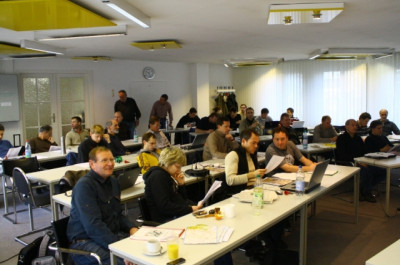 Die Tagungsteilnehmer während der Sitzung