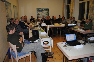 Seminarteilnehmer beim Kartenseminar