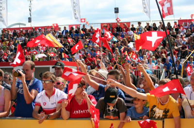 Jubelnde Zuschauer bei der WM in der Schweiz 2012.