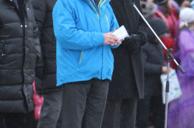 IOF-Präsident Brian Porteous eröffnet die Ski-OL-Weltmeisterschaften in Ridder in Kasachstan.