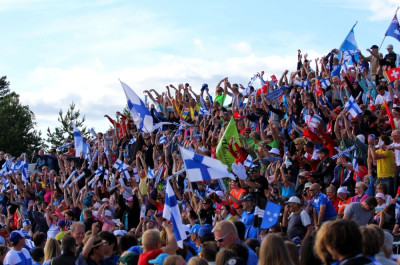 La Ola im Baseball Stadion