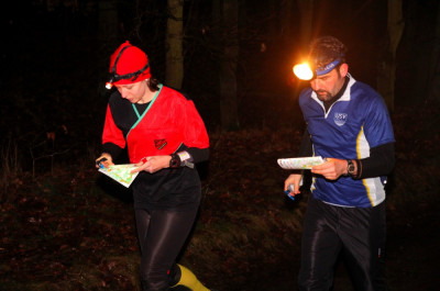Auf die Karte, fertig – und ab in den dunklen Wald!