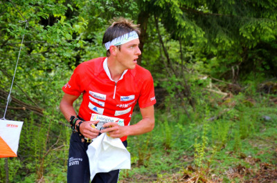 Matthias Kyburz gewinnt den Weltcup über die Langdistanz.