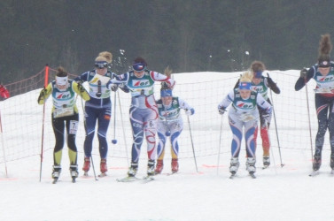 Nicht ideal, aber gut und fair sind die Verhältnisse bei den Staffelwettbewerben in Klingenthal.