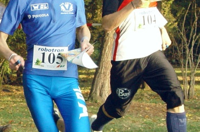 Alexander Lubina (104) mit Jarkko Huovila aus Finnland kurz nach dem Start des Vorlaufes, den er gewinnen kann.