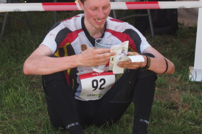 Bjarne Friedrichs analysiert im Ziel die Bahn.