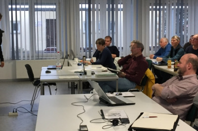 Die Teilnehmer der Wettkampfleiter- und TD-Tagung in Dresden hören zahlreiche Vorträge.