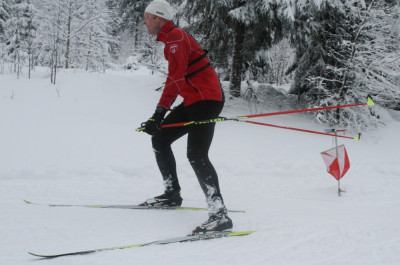 Beste Wintersportbedigungen herrschen im Oberpfälzer Wald bei den Deutschen Meisterschaften im Ski-Orientierungslauf über die Langstrecke (hier Björn Heinmann vom SV Robotron Dresden am letzten Posten).